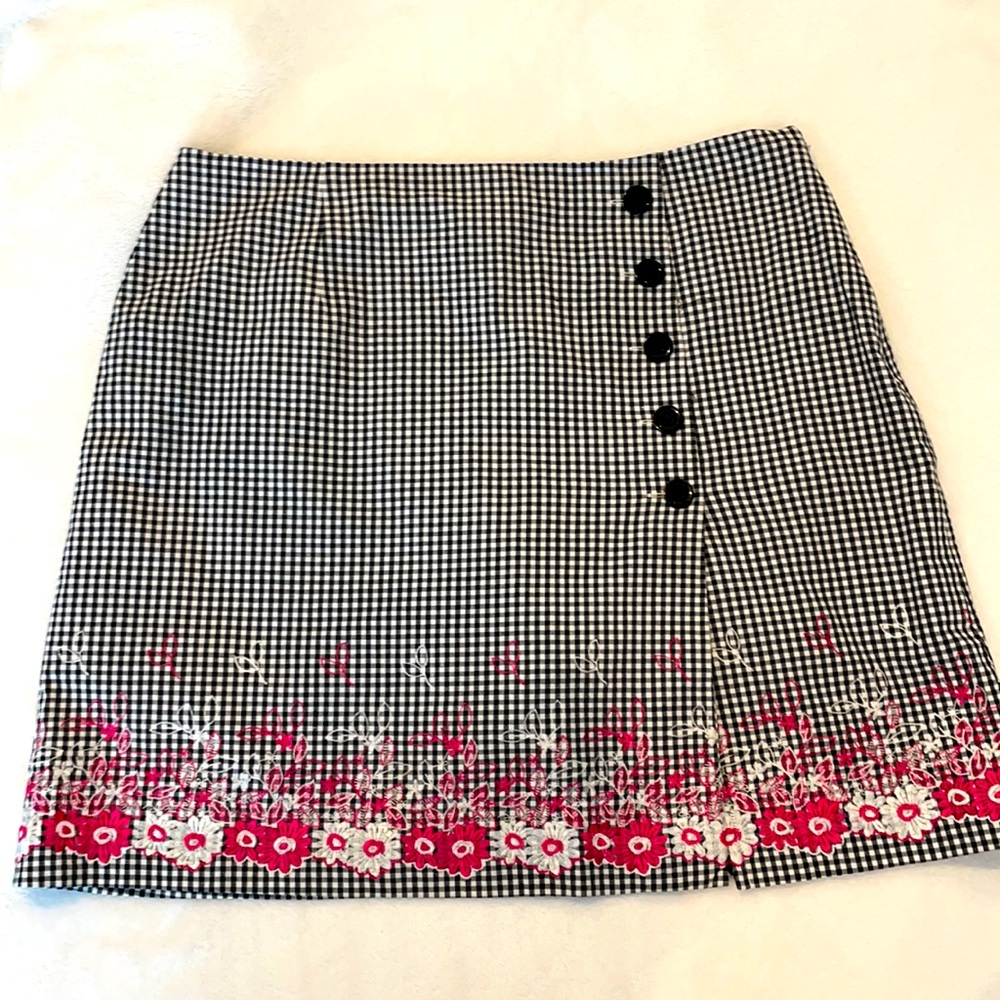 Black & white checked skort, pink embroidered hem